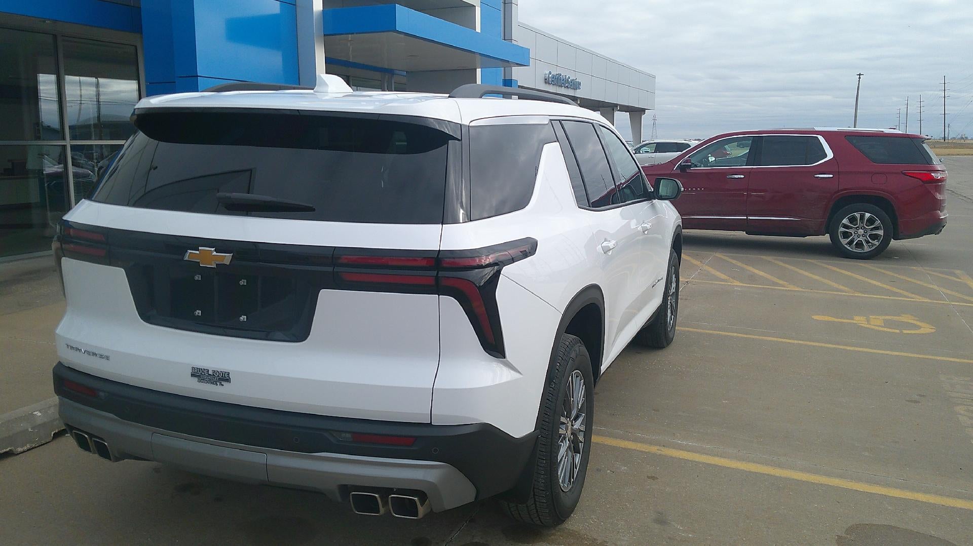 2025 Chevrolet Traverse LT
