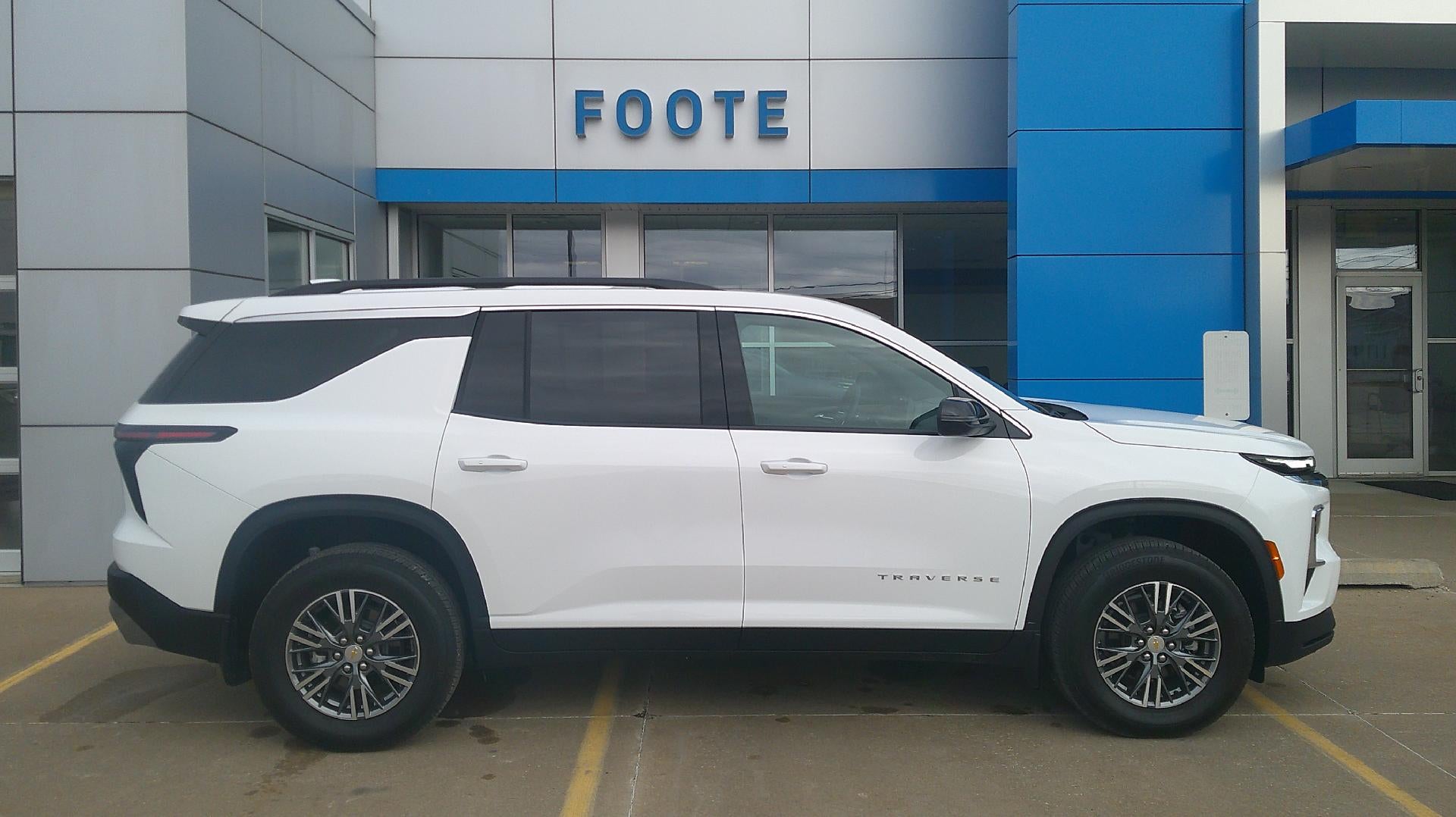 2025 Chevrolet Traverse LT